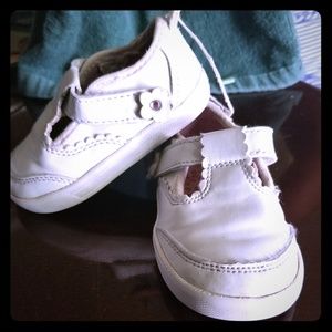 White tennis shoes size 4 Velcro Flower